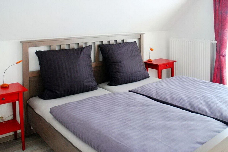 Ferienhaus-Ruegentraum-Schlafen-Eltern-OG-2.jpeg